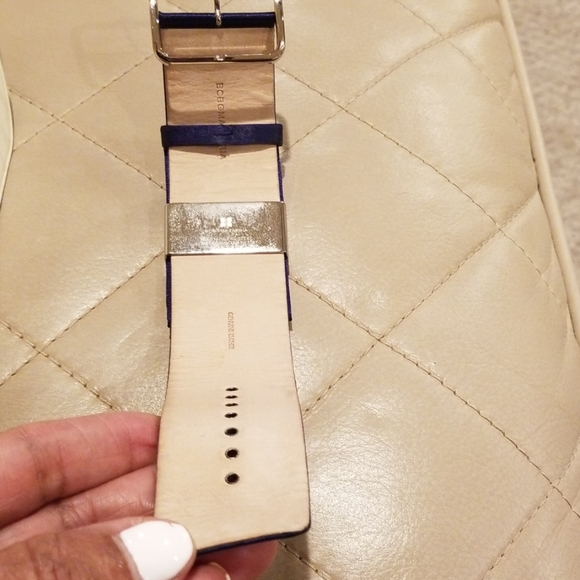 BCBGMAXAZRIA BOW WATCH - Picture 4 of 5
